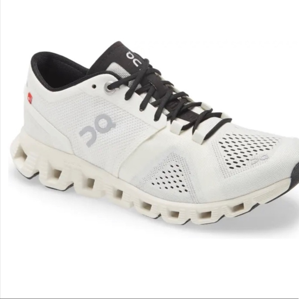 On cloud running shoes women size 6.5